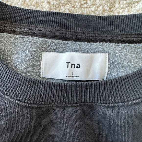 Aritzia TNA Perkins sweatshirt - Picture 4 of 4